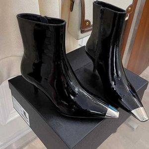 Designerskie buty damskie Krótka gwiazda z czarnym metalowym małym kwadratowym patentem skórzane buty o wysokim obcasie