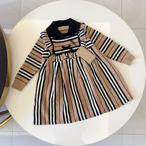 Baby Girl Designer Clothes Girl's Long Sleeved Dress For Spring and Autumn Warmth lyxig klädtröja klänning V-Lapel Pleated Bow Decoration Dress