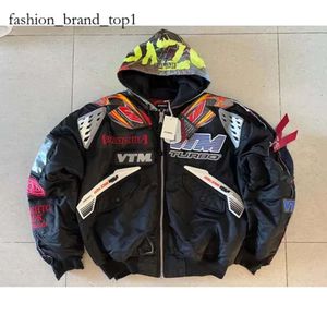 Herrjackor High Street Original Vetements Men Racing Jackets Overdimensionerade VTM Jackor Fashionabla Bomber Patched Tags Coat Jacket 4729