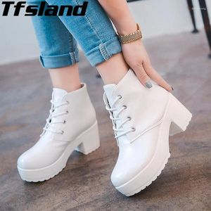 Scarpe da passeggio Donna Speciali Stivali con fondo pesante Muffin bianco Cinghie incrociate Punk spesse con scarpe da ginnastica col tacco alto