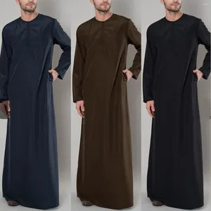 Ethnische Kleidung Islamische Arabische Muslimische Kaftan Männer Langarm Reißverschluss Lose Abaya Roben Saudi-Arabien Dubai Jubba Thobe Kleidung 2024