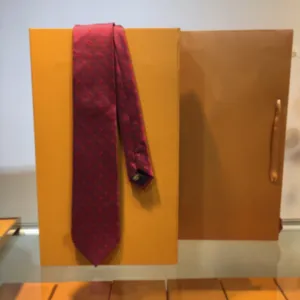 Mens Letter Tie Silk Slips Black Blue Jacquard Party Wedding Business Woven modedesign med Box Designer Tie