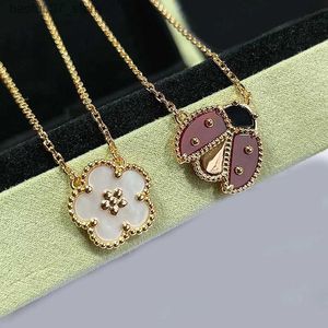 Pendant Necklaces Fashion designer brand jewelry rose Gold plum flower necklace Ladies simple temperament all-match luxury party giftQ240330