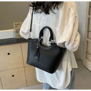 5Adedigner çanta mağazaları, fiyatların kadınlar için büyük kapasiteli çantayı patladığını görüyor Yeni çok yönlü crossbody popüler doku Bir omuz sınıfı işe yarayan tote