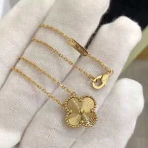 womens love van Clover designer brand luxury pendant necklaces with shining crystal diamond 4 leaf gold laser silver choker necklace party With box