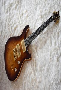 Chitarra elettrica Custom Factory Tobacco Sunburst con impiallacciatura di venature della mappa Rilegatura bianca Hardware dorati Alta qualità Può essere personalizzato4946561