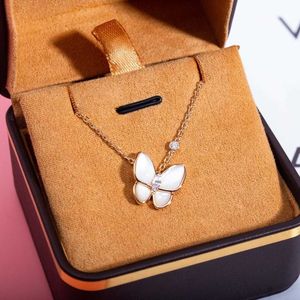 Designer Brand Van High Version Butterfly Necklace Female White Fritillaria S925 Pure Silver Rose Gold Earstuds Collar Color Protection