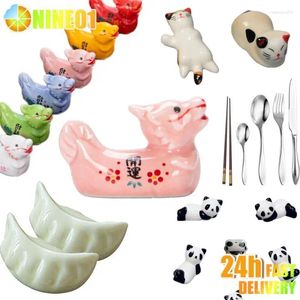 Magazyn kuchenny 1PC łyżka widelca odpoczynek stołowy Luck Smok Panda Stand Stand Chińskie pałeczki uchwytowe stojaki noża ceramiczne