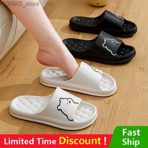 Hemskor kvinnor Nya 2023 Summer Beach Bear Light Slippers Soft Sole Eva Shoes Home Badrum Sandaler Non Slip inomhus Male Slides Y240401