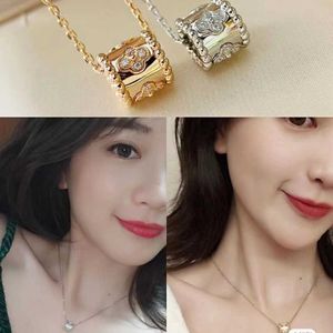 Fashion Van V Gold Kaleidoscope Necklace for Women with Diamond Beads and 18k Rose Plated Edge Popular Clavicle With logo