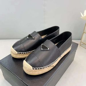 P 2023女性LuxurysカジュアルシューズEspadrilles夏のデザイナーレディースフラットビーチハーフスリッパファッション女性ローファー漁師キャンバスシューズ