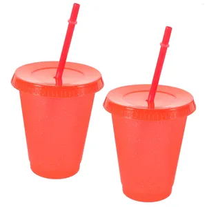 Engångskoppar Straws 2 st kopp med halmtäckning Kaffemuggar Plastiska återanvändbara lock och kallt bulkvattenflaskor