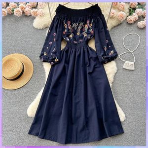 Casual Dresses Women's Summer One-Piece Boho Sexig broderi Flower Spring Off Shoulder Long Dress Kort Elastisk midja Beach