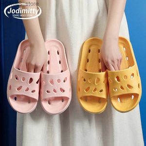 home shoes New Bathroom Slippers Women Home Slipper Non-Slip Water Leaky Slippers Summer Beach Flip Flops Comfortable Eva Soft Sole Slides Y240401