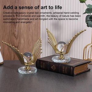 Decorative Figurines Creative Crystal Ball Decoration With Base Vintage Eagle Spreading Wings Delicate Ornament Sphere Home Office Decor