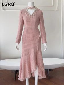 Freizeitkleider Damen Rosa Kleid Unregelmäßiger Saum Mode Quaste V-Ausschnitt Aushöhlen Tweed Langarm Hohe Taille Elegant 2024 3WQ7503