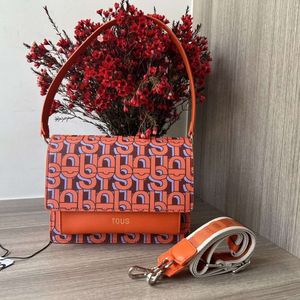 5a Lüks Omuz Çantası Fabrika Promosyon İndirim Ücretsiz Nakliye Yüksek Güzellik Şeftali İpek Ayı Aynı Stil Omuz Çantası Crossbody Çift Kullanım 620033