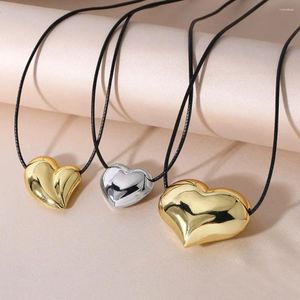 Naszyjniki wiszące 10pcs złoto -srebrne serce dla kobiet czarny skórzany łańcuch bąbelkowy prosta biżuteria