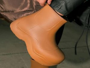 Moderne Mode-Regenstiefel, solides, wasserdichtes, elastisches Obermaterial, dicke, flache Plateausohle, runde Zehen, rutschfeste Markendesign-Damenschuhe 2203816321