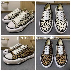 Mmy skor bagare canvas skor mode leopard tryck svarta vita fläckar avslappnade skor män kvinnor plattform våg sneakers gummi gata tränare maison mihara yasuhiro