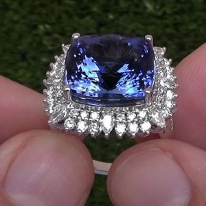 Huitan Gorgeous Blue Cubic Zirconia Ring Women Wedding Anniversary Party Finger Accessories Brilliant Lady's Ring Trendy Jewelry