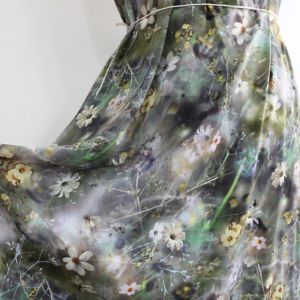 Stoff 1 Meter x 1,4 Meter Vintage-Blumenstoff, weiches Viskose-Popeline-Material für Kleid