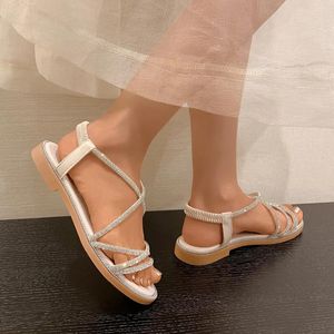 Sandálias femininas tendência de moda antiderrapante resistente ao desgaste confortável com sola macia alça de pano plana