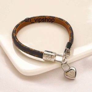 Armbänder Charm-Armbänder Beliebte High-End-Armreif-Armband-Set Designer-Schmuck Herz-Armband Europäische Marke Leder-Anhänger-Halskette 18 Gol