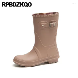 Botas de pesca Rainboots Chuva Borracha Mulheres Rodada Toe Buckle Mid Bezerro Equitação Deslizamento em Equestre Tamanho Grande Metal Jelly Sapatos PVC