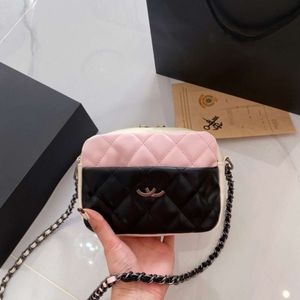Shoulder Bag Designer Factory Discount Versatile Chain Small Bag for Womens Spring/summer New Fashion Contrast Color with Texture of Western Style Crossbody