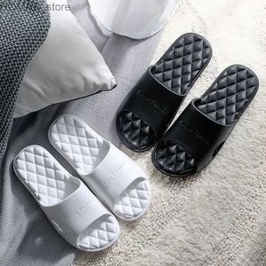 scarpe da casa nuove pantofole per la doccia per il bagno per donne estate sola scarpe da spiaggia da spiaggia di alta qualità femminile da piscina in casa per interni Y240401