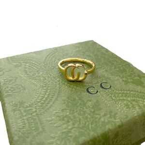 Дизайнер колец для женщин и мужчин Золотые буквы Модные кольца для пар Обручальные модные праздничные подарки