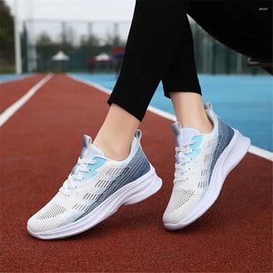 Scarpe casual Two Tone Platforme 2024 Vulcanize Silver Sport Donna Moda femminile Sneakers Tenis di marche famose Krasovki