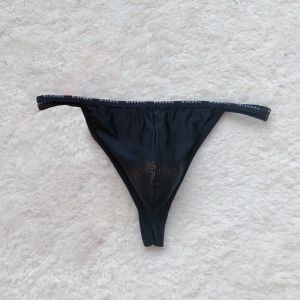 Calcinha de seda de seda de seda sexy de gelo masculino Sheer Sheer See através da bolsa G-strings resumos