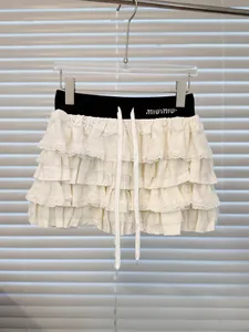 2024 Designer New Sweet Lace Patchwork kjolar Kvinnor Solid Color Mini A-Line Drawstring kjolar Damer All-Match kjolar