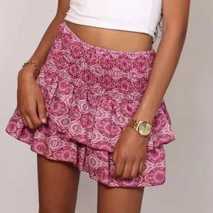 Gonna corta a pieghe floreale per le donne 2024 Estate Vintage da donna con volant a vita alta Mini abito bohemien per le vacanze femminili 240323