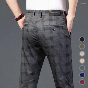 Męskie spodnie marka Stripe Plaid Casual Men Botton Four Seasons Wysokiej jakości spodnie biznesowe Slim Ciemne Szary proste spodni
