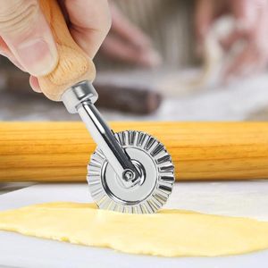 Bakningsverktyg Pakter hjulskärare Aluminiumlegering Skärning av degen degrulle med trähandtag för pasta