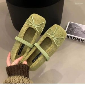 Buty zwykłe Lambslool's Winter Clothing 2024 Korean Flat Mary Jane Single Peas Women Plus Velvet Cotton