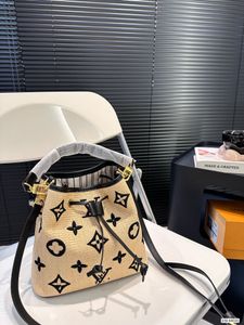 Modedesigner läder halm handväska crossbody väska strand hink väska 44020