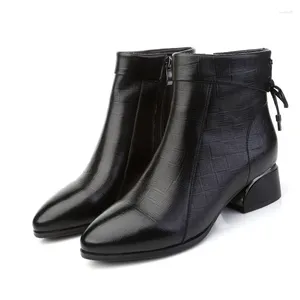 Botas tornozelo mulheres apontou toe saltos grossos sapatos de couro genuíno curto calçado de sola macia plus size 35-43