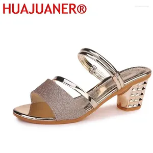 Klänningskor 2024 Guldkvinnor tofflor Sliver Summer Party High Heels Low Block Square Middle Heel Fashion Female Sandals