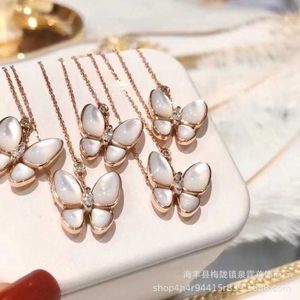 Hot Van White Beimu Full Diamond Butterfly Necklace for Women 18k Rose Gold Lock Bone Chain and Simplicity