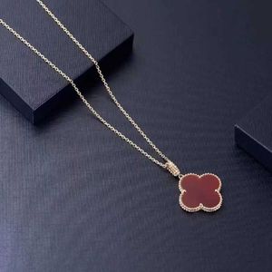 Fashion Van Four Leaf Grass Necklace Womens V Gold Thick Plated 18k Rose Large Red Chalcedony Pendant med logotyp