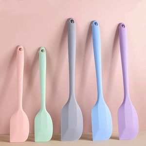 1Pcs Cream Baking Scraper Non-stick Silicone Spatula Kitchen Pastry Blenders Salad Cake Mixer Butter Batter Pies Cooking Tools