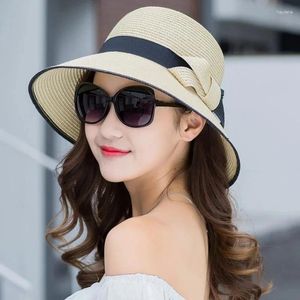 Breda randen hattar damer bow strå hatt kvinnor sommar sol skugga solskyddsmedel skyddande kvinnliga kappor vid stranden i stranden