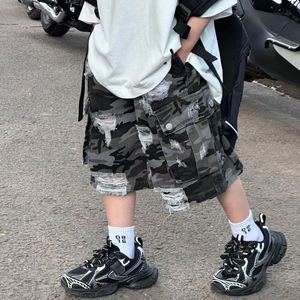 ズボン2024夏の韓国語版の少年迷彩苦しんでいるワークウェアのカジュアルパンツと子供のショートパンツ