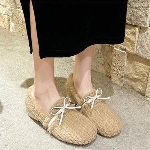 Casual Shoes Women Flats Hand-Made Winter Loafers Round Toe Feather Decor Ladies Plush Fur Insole Warm Sneakers