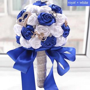 Dekoratif çiçekler est kraliyet ve beyaz slik düğün çiçek gelin buketleri inci kalp buket için