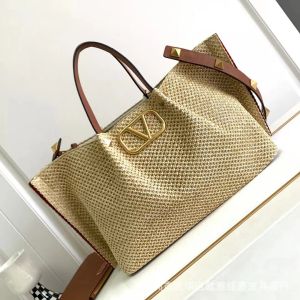 Europe and the United States style vintage hand shopping bag woven Tote leather shoulder bag high-end atmosphere seprecision detailed factory direct sales a2